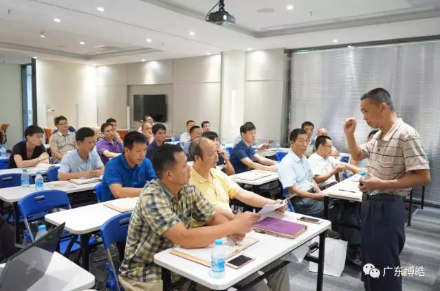 主講——原中國玻璃鋼協會技術研修的模具制作特聘講師、廣東博皓復合材料有限公司復合材料應用技術總顧問譚永枝老師